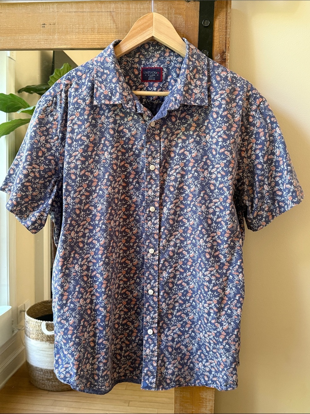 UNTUCKit Buckley Short Sleeve Shirt Size XL Slim Fit